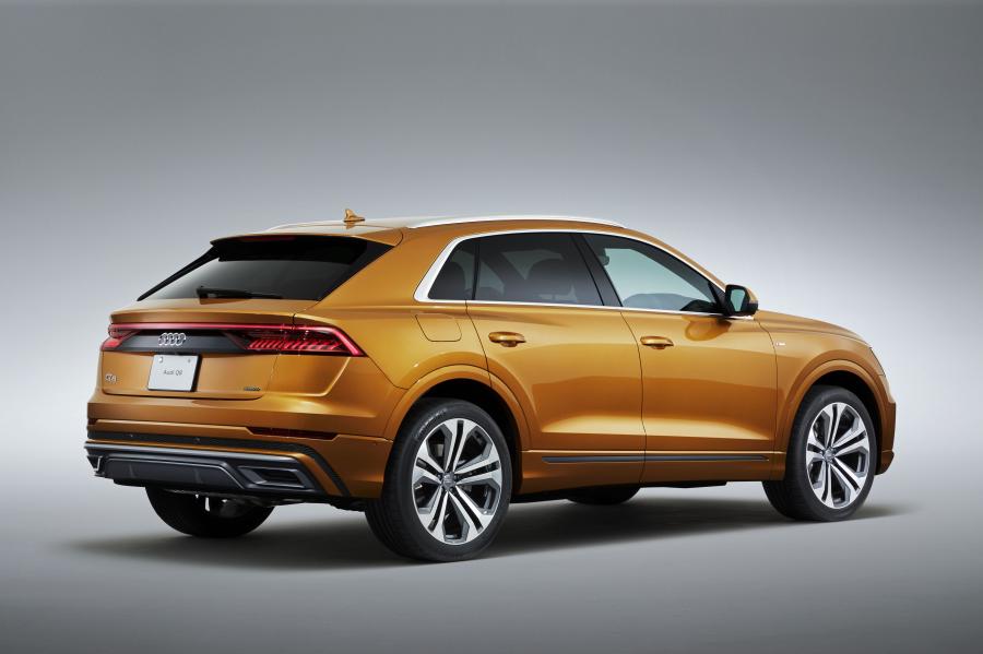  Audi Q8 55 TFSI Quattro S-Line 2019 года  (JP) (фото 2 из 37)